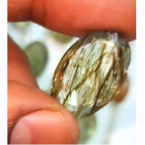 ควอตซ์รูไทล์สีดำทองธรรมชาติ 82 ชิ้น ขนาด 15 มม. ถึง 40 มม. รูปไข่เหลี่ยมเพชรพลอย น้ำหนักรวม 1102 กะรัต ขายส่งจาก Iroc ราคา 328 ดอลลาร์สหรัฐ สำหรับทั้งหมด - Product Image 6