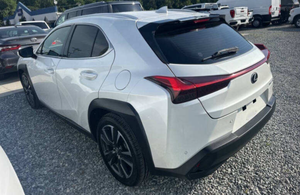 PRECIO FIABLE PARA 2019 LEXUS.UX 200 Hatchback Car Disponible para la venta - Product Image 2