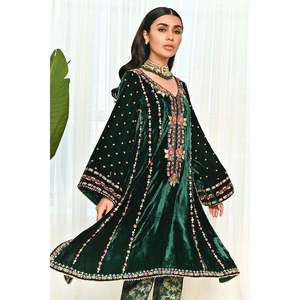 Ensemble de costume pour femmes par Lylah - Product Image 4