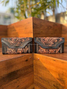 Nuevo Western Stylish Hair On Hide Color Tooled Fur Leather Clutch Mujeres Monedero diseñado Venta caliente Tooled Leather Unique Wallet - Product Image 4