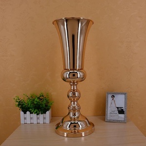 Vase à fleurs de table en métal Pièce maîtresse Vase à fleurs en métal de haute qualité pour mariage Vase de mariage décoratif au design unique à vendre - Product Image 3