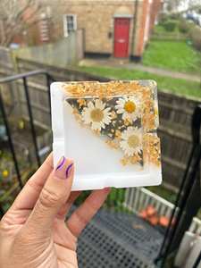 Multi-Color Rustic Vintage Inspired Resin Ashtray Eye-Catching Design for Home or Hotel Smoking <b>Accessory</b> - Product Image 2