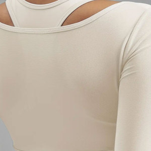 Conjunto Deportivo de Yoga de 2 Piezas para Mujer, Cintura Media, Leggings Largos y Top sin Mangas, Color Sólido, Logotipo Frontal, Estilo Único - Product Image 4