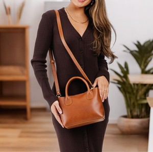 High-End Leather <b>Tote</b> <b>Bag</b> <b>with</b> Spacious <b>Compartments</b> and Premium Quality Lining - Product Image 3