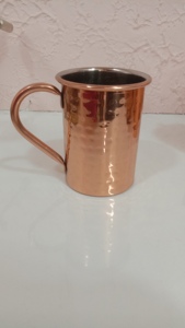 Mug en acier inoxydable plaqué cuivre pur, artisanal et de renommée, pour servir l'eau, ustensile de cuisine en métal. - Product Image 5