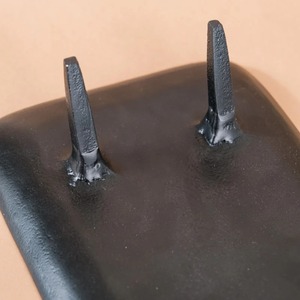 Plateau de service carré en aluminium de style moderne du milieu du siècle avec pieds effilés, plateau noir vieilli à profil bas pour mariage - Product Image 2