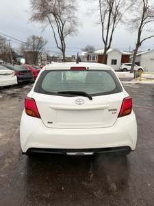 รถยนต์โตโยต้า ยาริส แฮทช์แบ็ค ปี 2015 เครื่องยนต์ดีเซล เกียร์ธรรมดา/อัตโนมัติ เบาะหนัง กล้องมองหลัง ยาง R16/R20 พวงมาลัยซ้าย/ขวา มือสอง - Product Image 3