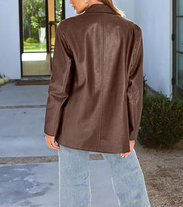 แจ็คเก็ตผู้หญิงสุดเท่ห์ ขายส่งแบบ OEM คุณภาพสูง หนังแท้ แฟชั่นสไตล์ไบค์เกอร์ สีน้ำตาล รุ่น 2026 บอมเบอร์โค้ทกันหนาว รับทำโลโก้และสีตามสั่ง - Product Image 3