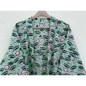 Robe kimono en coton imprimé à la main, peignoir indien à motif floral, silhouette ample, imprimé floral élégant - Product Image 3