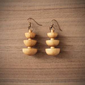 Pendientes de madera Pendientes bohemios Nuevo diseño de moda 2024 Estilo SCI Pendientes bohemios de madera para mujer Joyería de oreja para la venta - Product Image 3