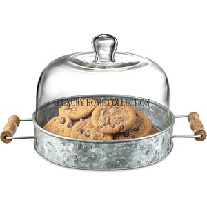 Attrayant dôme alimentaire en métal fini antique avec un design artisanal pour couvrir les gâteaux, les pâtisseries et les plateaux de service lors d'événements - Product Image 3