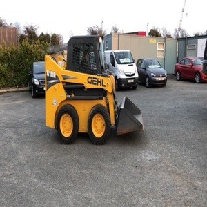 Chargeuse compacte sur pneus Gehl R190 jaune, 4 tonnes, diesel, équipement de construction compact à vendre - Product Image 5