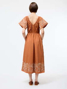 ชุดเดรส100% แขนยาวผ้าคอตตอนปักลายคอวีพร้อมรอบเอวธรรมชาติแบบเซ็กซี่ - Product Image 3