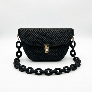 Sac de soirée demi-lune en raphia noir ANA Madagascar avec chaîne et fermeture à rabat, fait main - Product Image 3