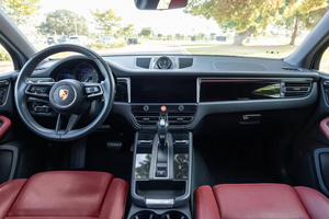 SUV M.a.c.an Premium Package Plus 2022, poco uso, bajo kilometraje, sin problemas mecánicos, listo para conducir - Product Image 3