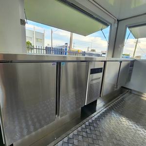 Remorque alimentaire mobile, remorque de restauration avec construction en fibre de verre pour la vente de snacks et de glaces, utilisation en extérieur - Product Image 3