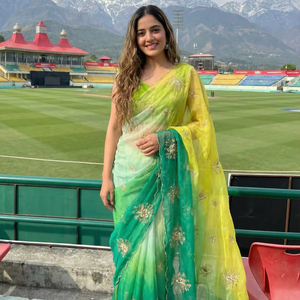 Sari de seda premium con bordado tradicional, trabajo de lentejuelas, buta pesado en toda la prenda con zari, hermoso sari para bodas y fiestas. - Product Image 1