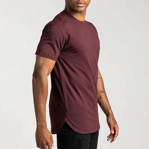 Design personnalisé T-shirt pour hommes Fitness Athletic Slim T-shirt de gymnastique avec ourlet superposé fendu sur le côté Chemises marron à col rond pour garçons - Product Image 3