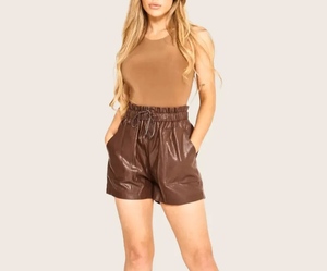 กางเกงขาสั้นหนังสำหรับผู้หญิง ระบายอากาศได้ดี แห้งเร็ว ดีไซน์สวย ผลิตตามสั่งได้ ปริมาณสั่งซื้อขั้นต่ำน้อย สีพื้น เอวยางยืดคุณภาพสูง - Product Image 1