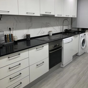 Comptoirs de design moderne avec des dalles de granit galaxie noir fini antique Prix compétitifs pour les propriétaires de villas - Product Image 1