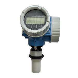 Capteur de niveau radar Endress Hauser E+H Micropilot FMR50 avec précision de 2 mm et protection IP66/IP68 - Product Image 1