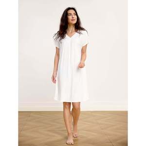 Robe de nuit longue personnalisée haut de gamme pour femme, col en V, manches courtes, imprimée, en bambou respirant et écologique, couleur unie - Product Image 2