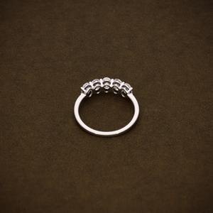 Bague à cinq pierres en diamant de laboratoire de 1,33 CTW, bague à coupe ovale, diamant certifié, bague de fiançailles, bague de promesse pour elle, design unique - Product Image 3