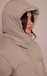 Chaqueta Acolchada Personalizada de Alta Calidad para Mujer, Transpirable, Tejida, Impermeable, Cálida, Talla Grande, Relleno Grueso de Poliéster, con Capucha, para Invierno - Product Image 3