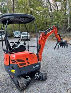 จัดส่งฟรี ได้รับการรับรองมาตรฐาน EPA CE รถขุดขนาดเล็ก GH20 ใหม่เอี่ยม 1 ตัน เครื่องยนต์เบนซิน 15 แรงม้า ยี่ห้อ Briggs ใช้เวลา 0.3 ชั่วโมง ระบบป้องกันการพลิกคว่ำ (ROPS)  หัวหนีบไฮดรอลิก - Product Image 1