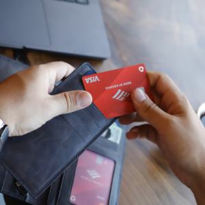 Portefeuille pour cartes RFID fait main sur mesure en cuir de vachette véritable - Product Image 5