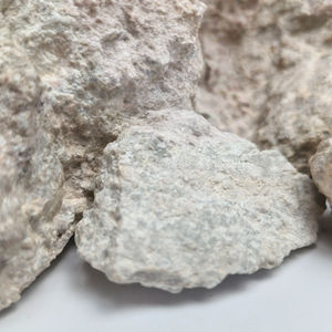 Pyrophyllite en morceaux pour le traitement de l'eau et les médias de filtration avec une haute porosité et une élimination efficace des impuretés - Product Image 1