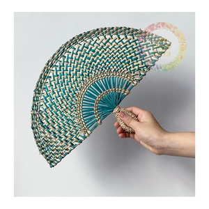Ventilador de mano Seagrass de grado de exportación: hecho a mano, ligero y personalizable para compradores internacionales - Product Image 2