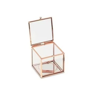 Boîte à bijoux en laiton et verre élégante et pratique, conçue pour ajouter une touche de luxe à votre décoration tout en organisant vos bijoux - Product Image 2