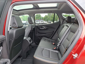 Clean Red 2024 G M C Terr ain AT4 AWD avec sièges en cuir Système de navigation Pack préféré Sièges chauffants Toit ouvrant à démarrage à distance - Product Image 3