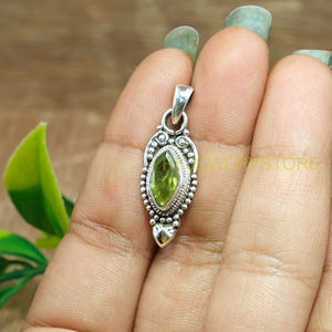 พลอยเพอริดอทสีเขียวธรรมชาติ เงินแท้ 925 งานแฮนด์เมด สไตล์วินเทจ โบโฮ จี้ห้อยคอสำหรับผู้หญิง ของขวัญวันครบรอบสำหรับทุกเพศ - Product Image 6