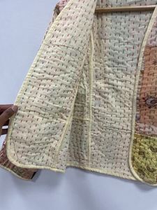 Veste Kantha réversible indienne faite à la main pour femmes vêtements pour femmes avec cadeau design patchwork pour elle - Product Image 3