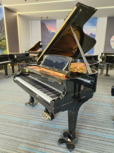 Piano de cola STEINWAY B211 de estilo clásico fabricado en EE. UU. - Product Image 2