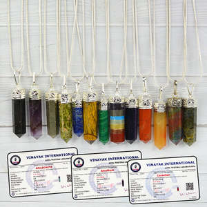 Colgante de Cristal Natural en Forma de Lápiz - Medallón Certificado AAA con Cadena de Metal - Product Image 3