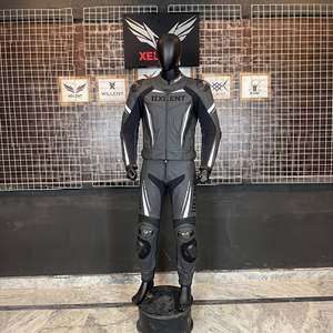 ชุดแข่งรถมอเตอร์ไซค์แบบสะท้อนแสงสองชิ้นพร้อมเกราะป้องกัน - Product Image 1