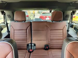 Blanc 2024 GMC Yukon Denali Ultimate 4WD avec sièges en cuir Démarrage à distance Roues chromées Navigation Bluetooth Sièges de troisième rangée - Product Image 6