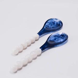 Ensemble de serveurs à salade en résine avec toucher luxueux Outils à salade faits à la main pour la cuisine à domicile-Écologique et passe au lave-vaisselle - Product Image 1