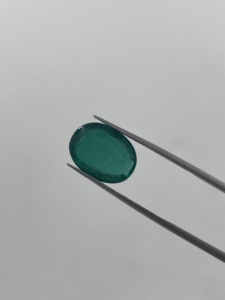 Émeraude de Zambie naturelle non traitée et non chauffée de très belle qualité de qualité supérieure coupe ovale 5.07 carats pour la fabrication de bijoux - Product Image 2