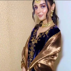 Designer indien fête porter Viscose velours séquence lourde brodé travail haut et bas avec fantaisie Latkan travail Dupatta - Product Image 1