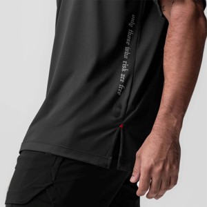 T-shirt surdimensionné à la mode pour hommes avec une coupe décontractée pour une tenue décontractée urbaine - Product Image 4