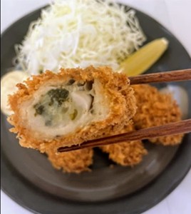 อาหารทะเลสดแบบญี่ปุ่นแช่แข็งพร้อมจานเกล็ดขนมปังสำหรับร้านอาหาร