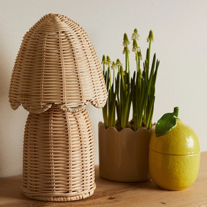 Lampe de nuit en rotin tissé naturel au meilleur prix-Lampe de table champignon faite à la main pour une ambiance relaxante - Product Image 1
