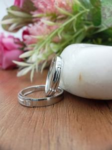 Anillo de Compromiso y Boda Clásico para Mujer, Oro Fino de 14k/18k, con Diamante Certificado VVS, Corte Prong, para Aniversario o Fiesta - Product Image 5