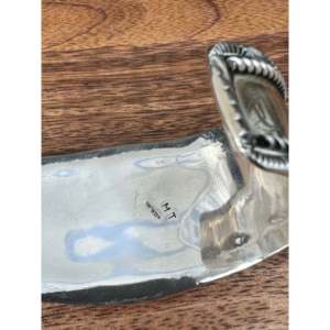 Bracelet manchette en argent sterling avec turquoise Kingman de Marie Thompson - Product Image 5