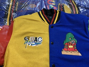 แจ็คเก็ตเบสบอลหนังแท้ ดีไซน์พรีเมียม แต่งแพทช์เชนิลล์ ทรงวาร์ซิตี้  ขายส่งสำหรับผู้ชาย คุณภาพสูง รับสั่งทำ - Product Image 5