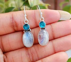 Boucle d'oreille pendante en pierre de lune hydro naturelle bleu ciel 8x10mm de forme ronde pour prix de gros et Surgyan Saini - Product Image 1